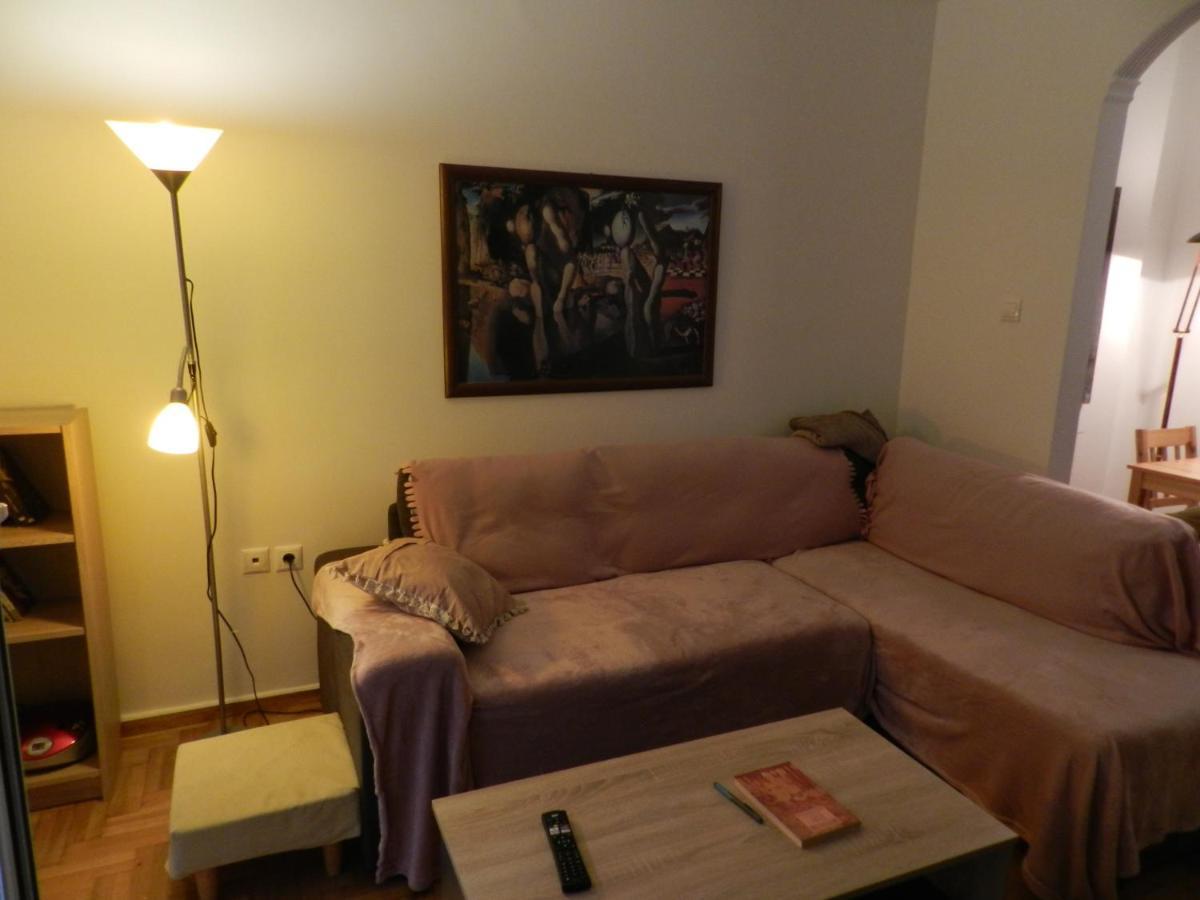 Vasia'S Cosy Apartment In Athens, "Pedion Tou Areos", Close To Center Exterior photo
